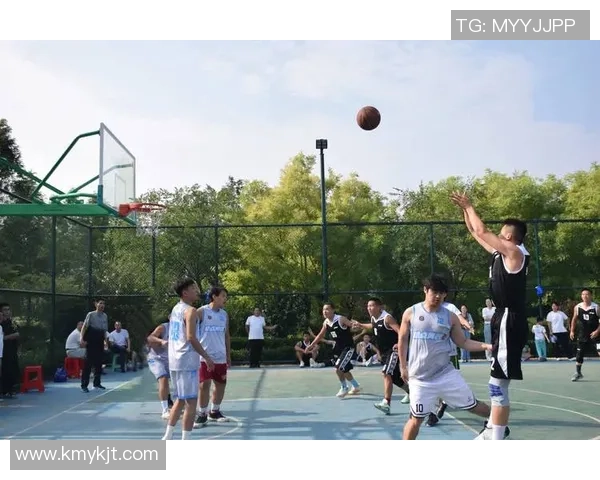 西安篮球队的节奏揭秘：激情与技巧交织的赛场盛宴